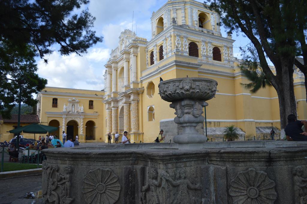 Hotel Y Galeria Uxlabil Antigua Екстериор снимка